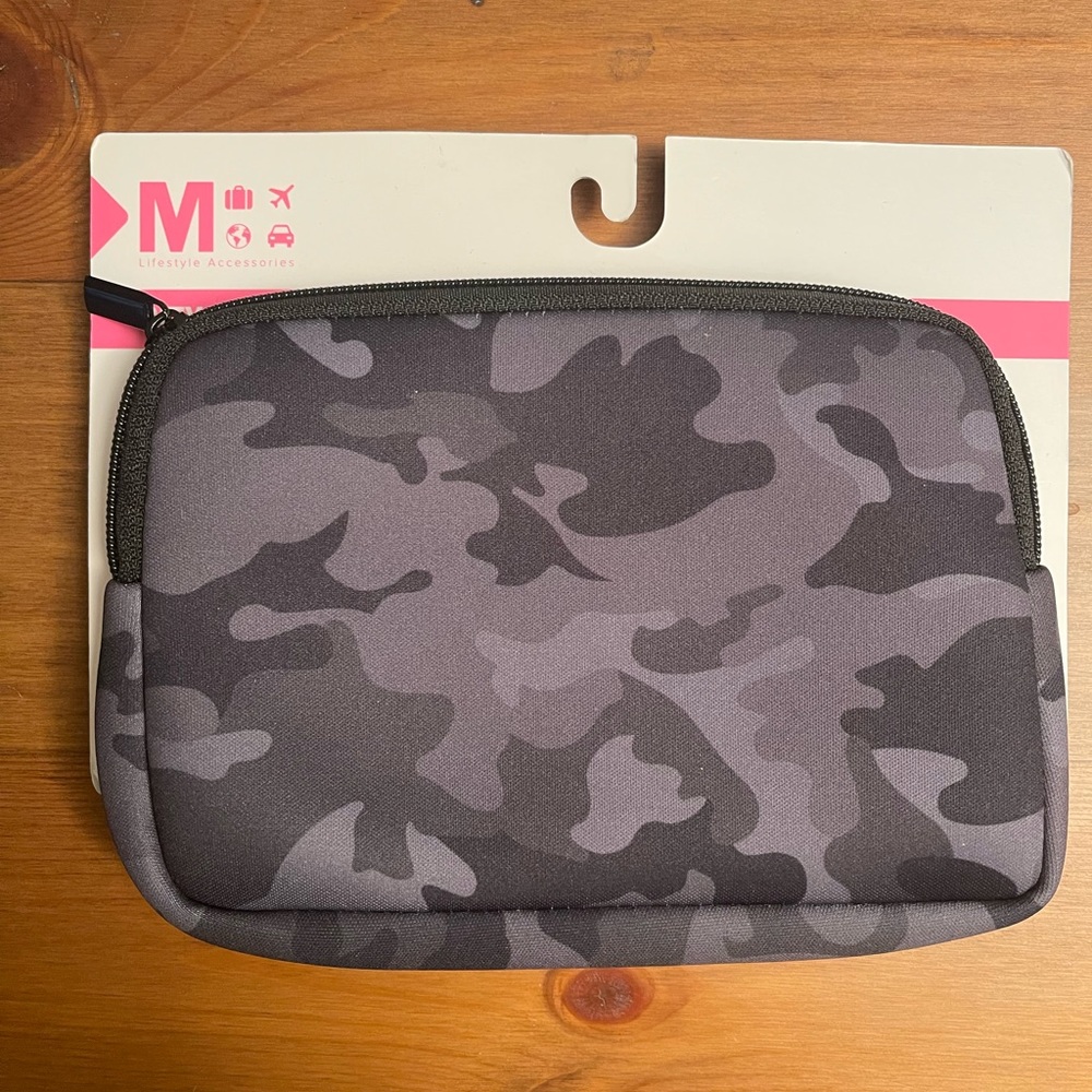Camo Tagalong waist bag.